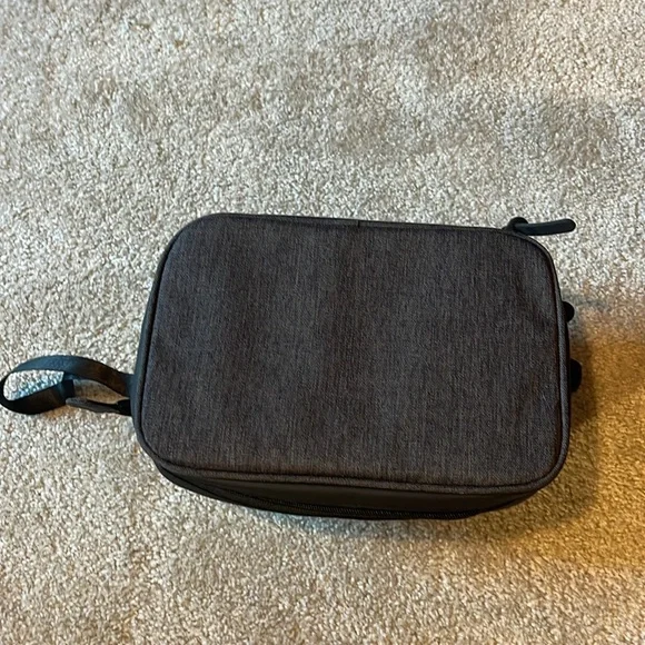 SwissGear Black and Gray Toiletry Bag - Picture 4 of 4